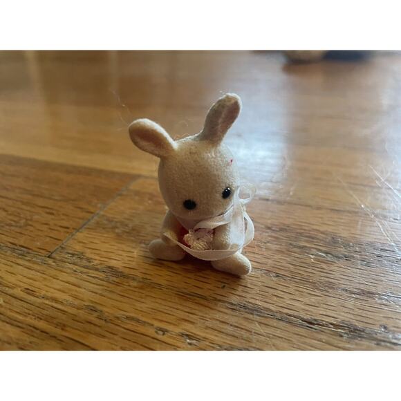 Sylvanian Families Calico Critters Baby Rabbit Bunny Figurine 1985 Epoch - Picture 1 of 5